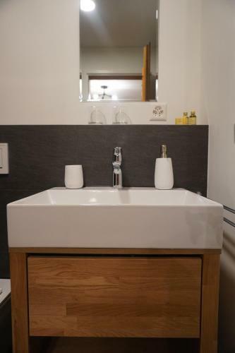Apartamento Wunderstay Alpine 303 New Studio With Lake & Mountain View
