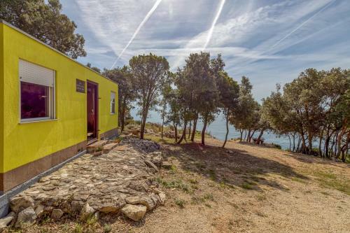Apartamento Cottage On The Kavran Beach