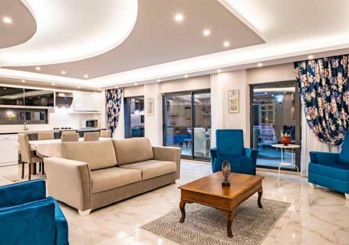 Villa Batum, Kalkan Center
