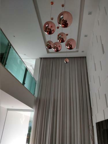 Casa Alto Padr�o 7 Su�tes - Guarajuba