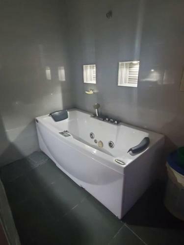 Classy Serviced Ocean View 2 Bedroom Apartment For Shorltet Ikate Lekki