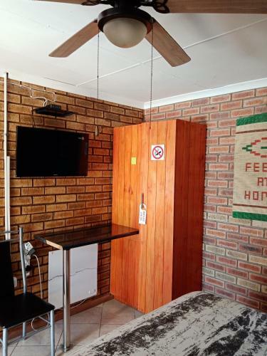Hostal Isiqalo Guest House