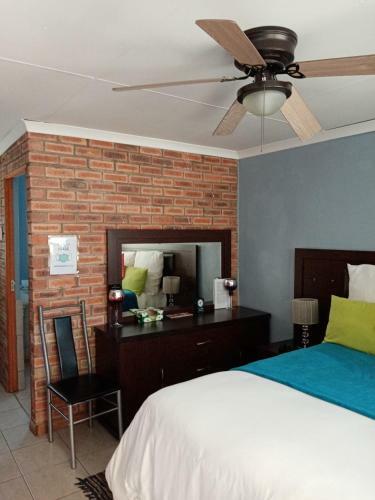 Hostal Isiqalo Guest House