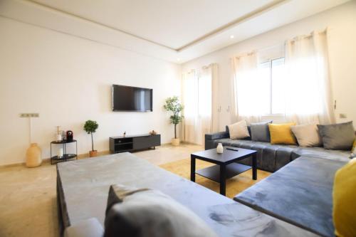 Prestigia Modern Apartment - Free Coffee & Parking
