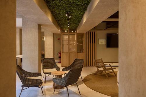 Omid Saldanha Hotel