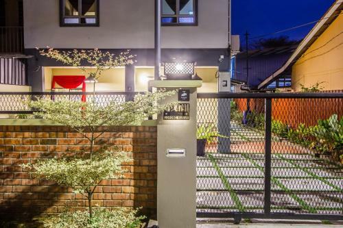 Explore 5br Gardenhouse Retreats (free Parking)