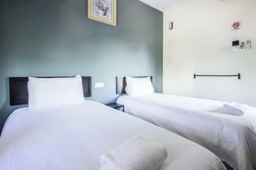 Explore 3br Gardenhouse Retreats (free Parking)
