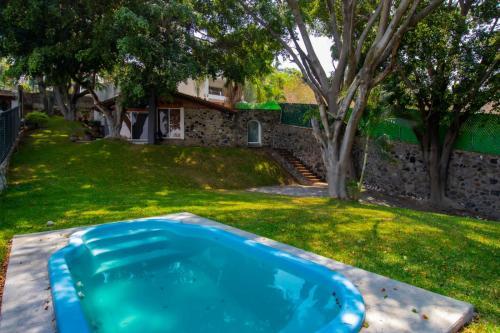 Grande Casa Arbolada/ Asadores Y �reas Verdes