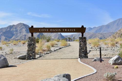 Cozy Private Room + Bathroom In La Quinta Cove