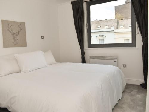 Pass The Keys Centrally Located Apartment With Large Balcony