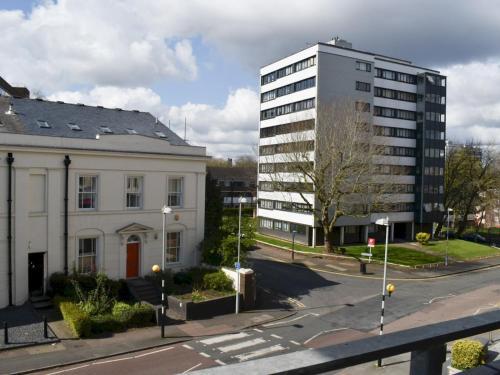 Pass The Keys Centrally Located Apartment With Large Balcony