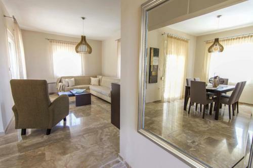 Villa Holiday Home, Fanes