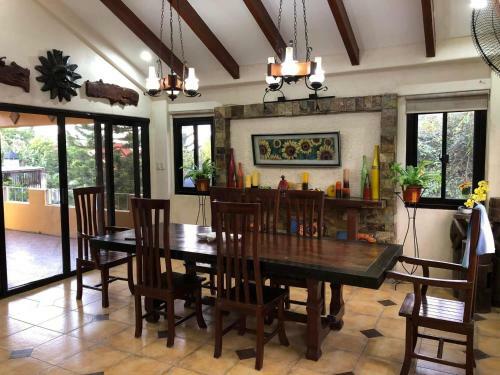 Bnr Tagaytay Guesthouse 4-bedrooms