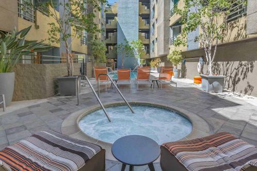 Hollywood Hills !!! One Bedroom Apartment !!!