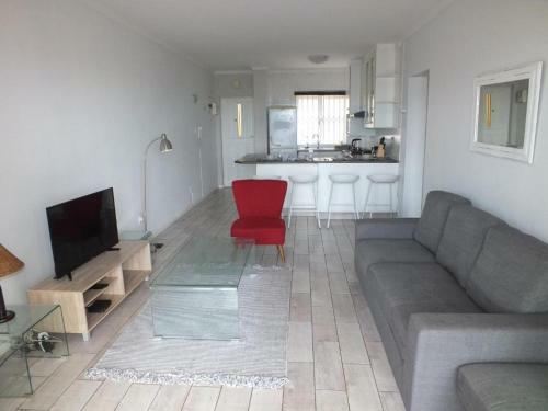 Dolphins Nook- 2 Bedroom Beach Apartment