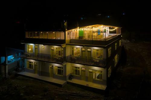 The Hosteller Kareri