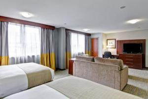 Hotel Coast Canadian Inn