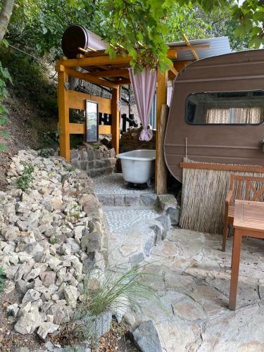 Cozy Caravan Next To Minizoo