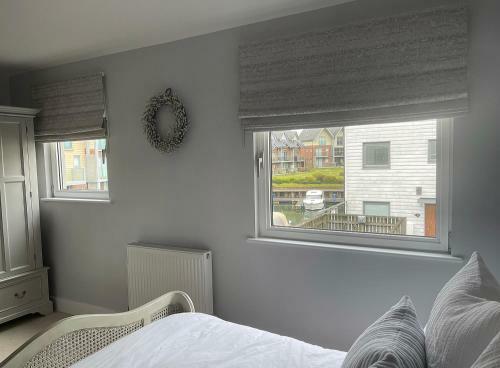 Olive House- 4 Bedroom Property On The Harbour!