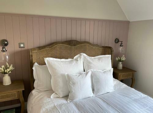 Olive House- 4 Bedroom Property On The Harbour!