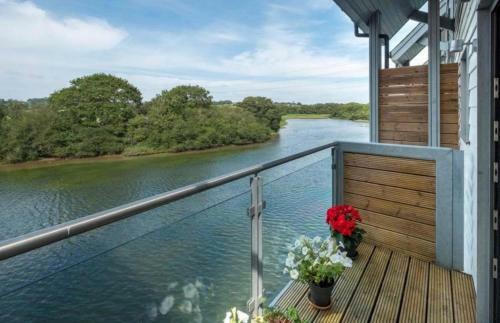 Olive House- 4 Bedroom Property On The Harbour!