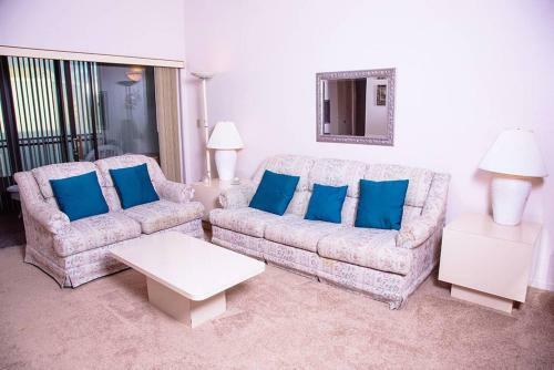 Country Club Condominium