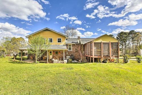 Lovely Lawrenceville Getaway With Private Yard!