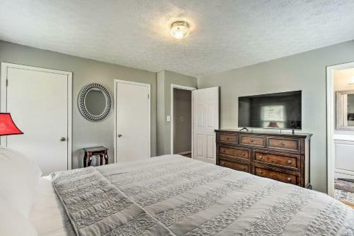 Lovely Lawrenceville Getaway With Private Yard!
