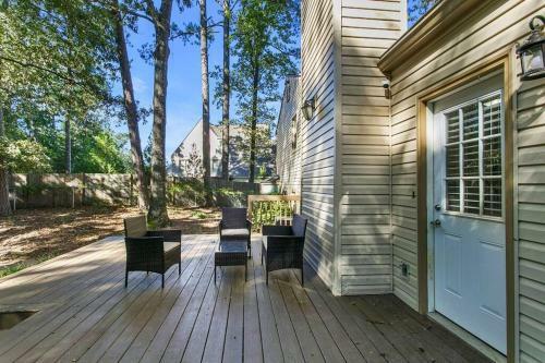 ?yard+bbq ? Garden Tub ? Fireplace ? A/c ? Games ?