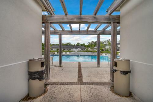 Waterside Retreat - Tons Of Amenities, Close To Everything!