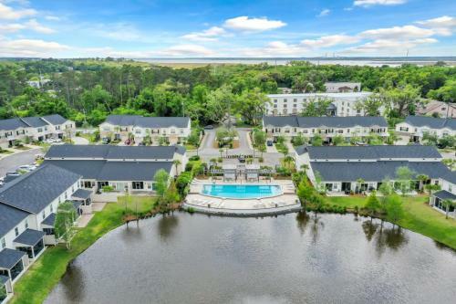 Waterside Retreat - Tons Of Amenities, Close To Everything!