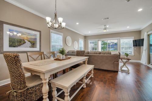 Waterside Retreat - Tons Of Amenities, Close To Everything!