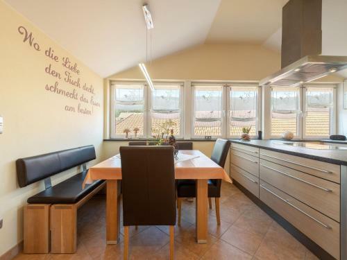 Inviting Apartment In Glei�enberg With Garden