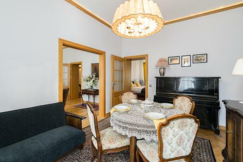 Retro Apartment Pozna? By Renters