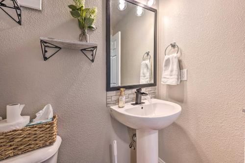 Stunning Nampa Home Nearby Park With Fire Pit!