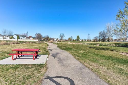 Stunning Nampa Home Nearby Park With Fire Pit!