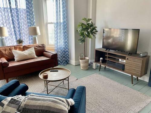 Tranquil Apartment For R&r In Historic Uptown