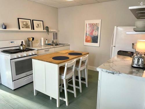 Tranquil Apartment For R&r In Historic Uptown