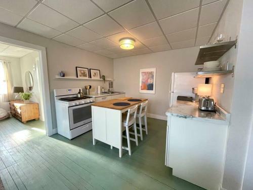 Tranquil Apartment For R&r In Historic Uptown