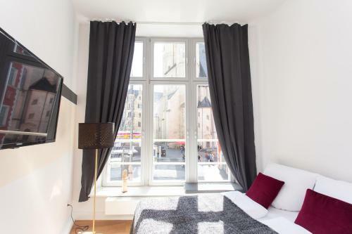 Full House Apartment Hotel