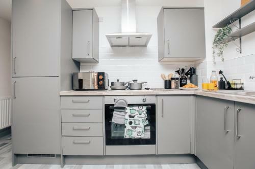 Apartamento Modern 3bd House W/2wcs +15mins Train 2 Bham &wolv
