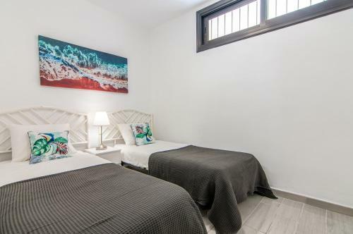 Central 2 Bedroom Apartment Playa De Las Americas