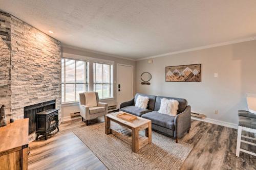 Apartamento Chic Eden Condo With Pool Access Less Than 5 Mi To Ski!