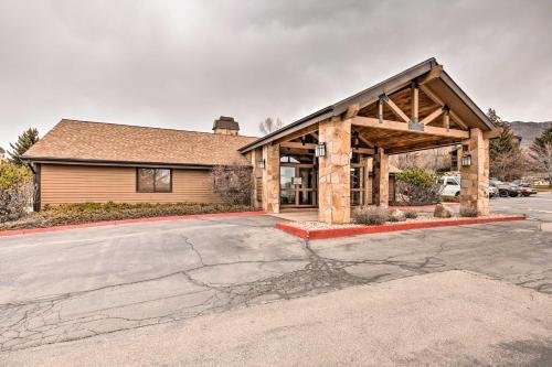 Apartamento Chic Eden Condo With Pool Access Less Than 5 Mi To Ski!