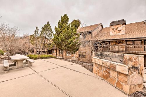 Apartamento Chic Eden Condo With Pool Access Less Than 5 Mi To Ski!