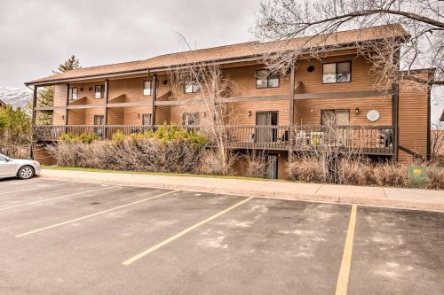 Apartamento Chic Eden Condo With Pool Access Less Than 5 Mi To Ski!