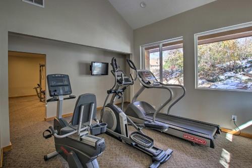 Apartamento Chic Eden Condo With Pool Access Less Than 5 Mi To Ski!