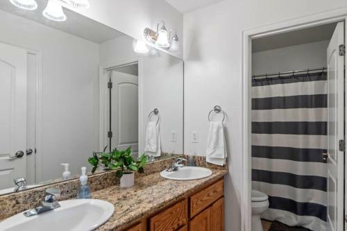 Hubbard Haven - Beautiful Home That Sleeps 30!