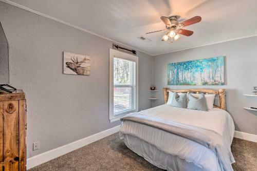 Pet-friendly Chic Home With Spacious Back Yard!