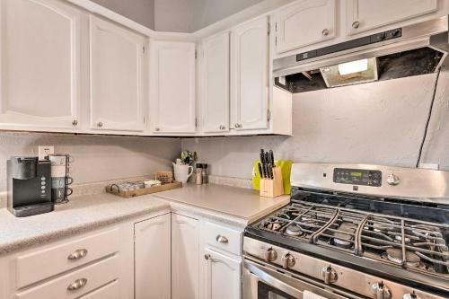 Pet-friendly Chic Home With Spacious Back Yard!